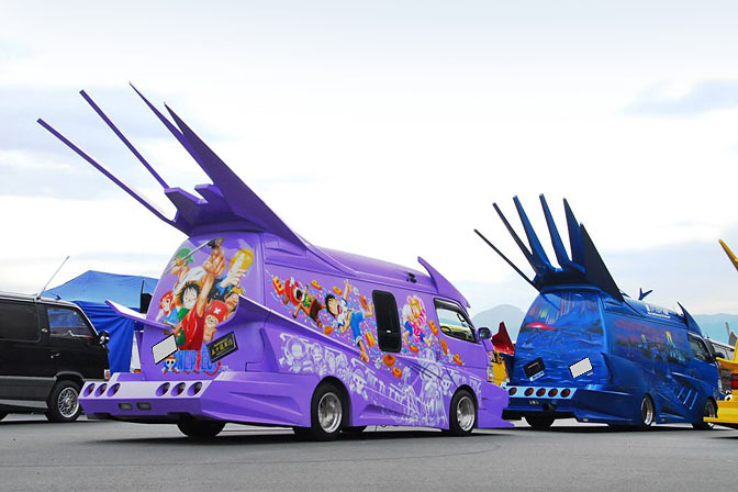 日本の痛車こと痛VANが外国人に大人気の写真