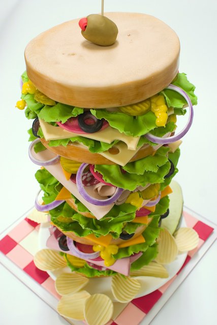 元NASAのエンジニアが作る面白デザインのケーキ写真