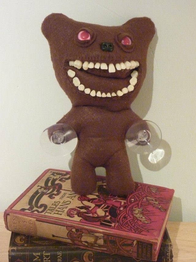 歯の生えたぬいぐるみ