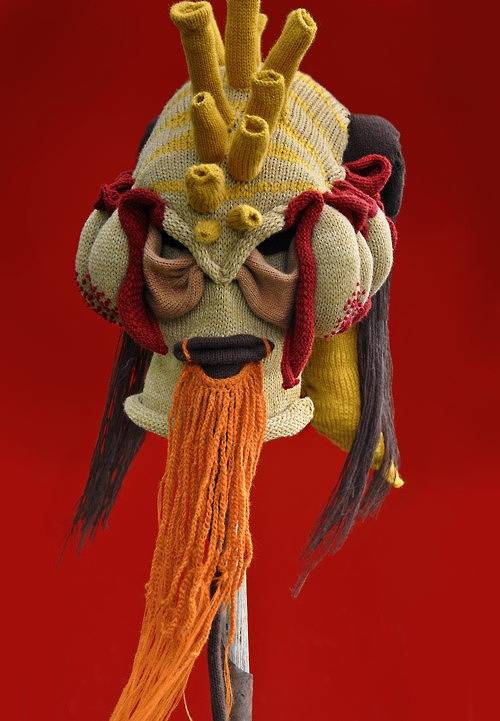 ニットの帽子の編みマスクがカオス