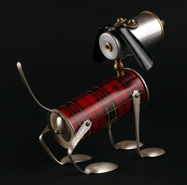 スクラップで作った人形が謎のクオリティ 