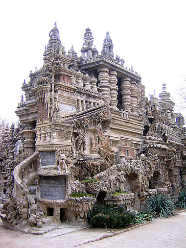  奇妙な建造物の画像