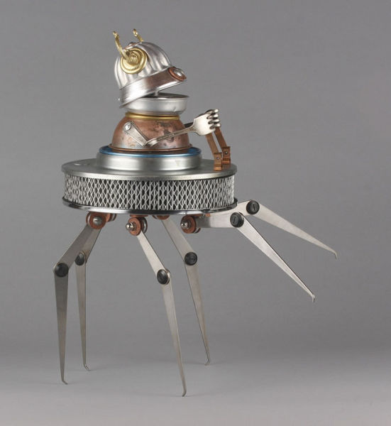 スクラップで作った人形が謎のクオリティ 