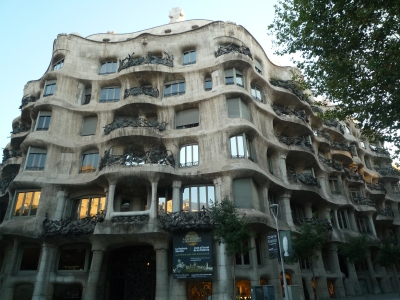  奇妙な建造物の画像