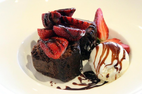 本当に美味しそうなチョコレートケーキの写真を見ていると食べたくなる！写真