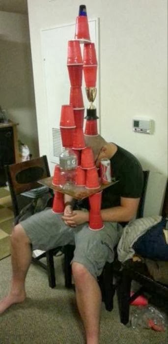 お酒を飲んで、逆にお酒に飲まれた人の無様な写真