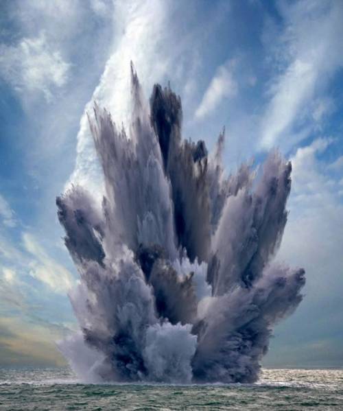 大爆発の瞬間を捉えた写真