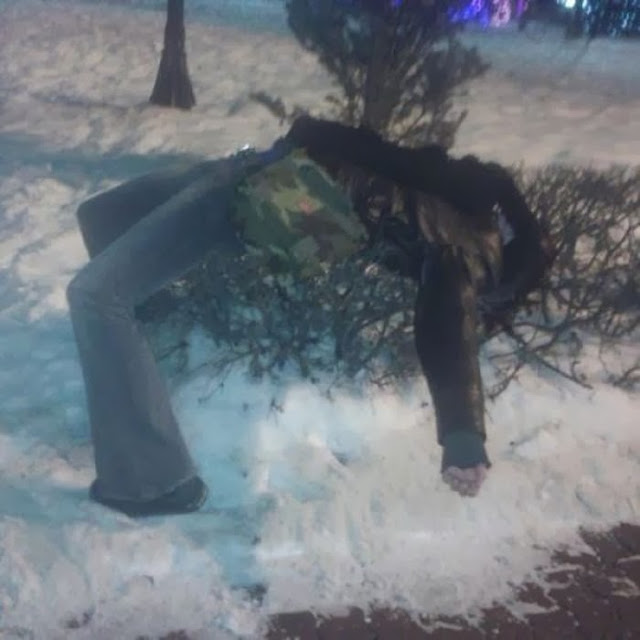 お酒を飲んで、逆にお酒に飲まれた人の無様な写真