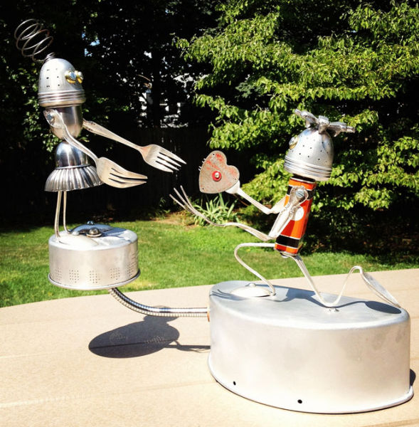 スクラップで作った人形が謎のクオリティ 