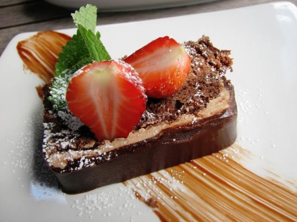 本当に美味しそうなチョコレートケーキの写真を見ていると食べたくなる！写真