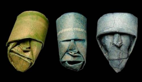 トイレットペーパーの芯で作られた人の顔の写真