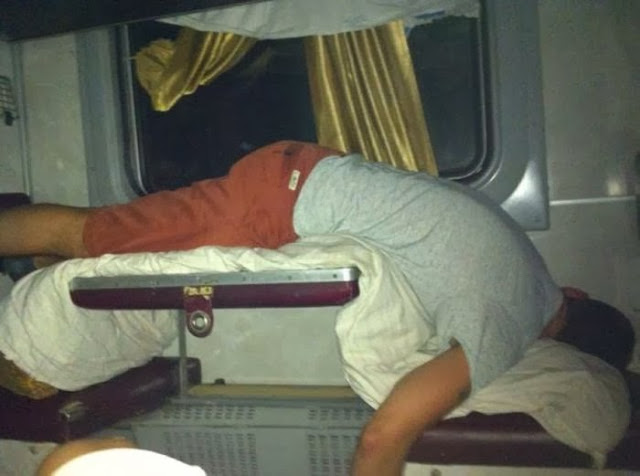 お酒を飲んで、逆にお酒に飲まれた人の無様な写真