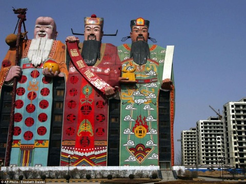  奇妙な建造物の画像