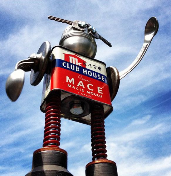 スクラップで作った人形が謎のクオリティ 