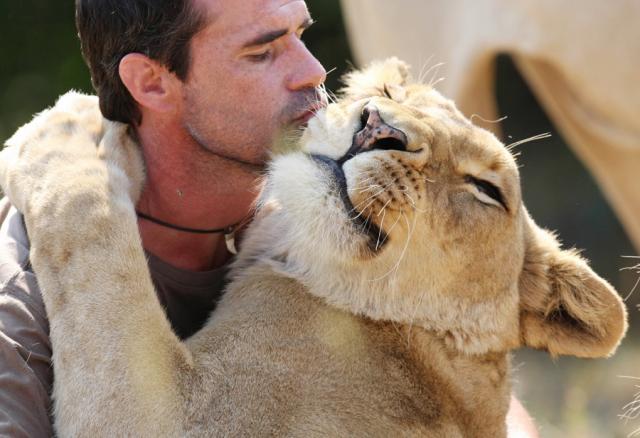 動物行動学者のケヴィン・リチャードソン