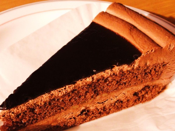 本当に食べたくなるチョコレートケーキとデザートの写真