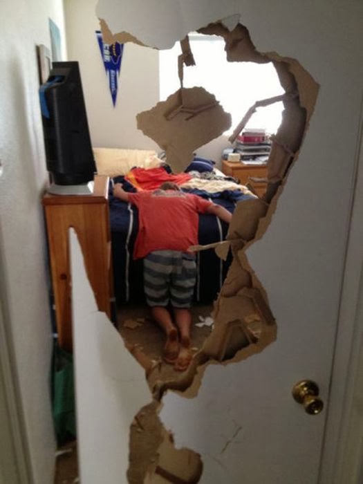 お酒を飲んで、逆にお酒に飲まれた人の無様な写真