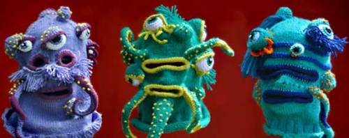 ニットの帽子の編みマスクがカオス