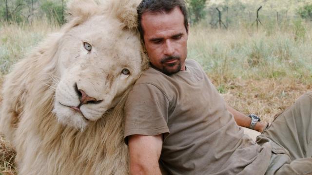 動物行動学者のケヴィン・リチャードソン