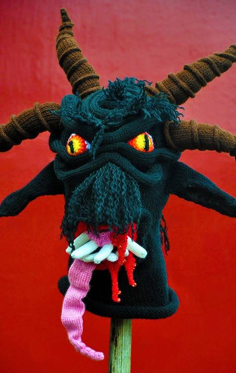 ニットの帽子の編みマスクがカオス