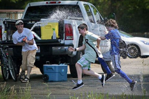 海外の遊びが凄い琴になっている写真