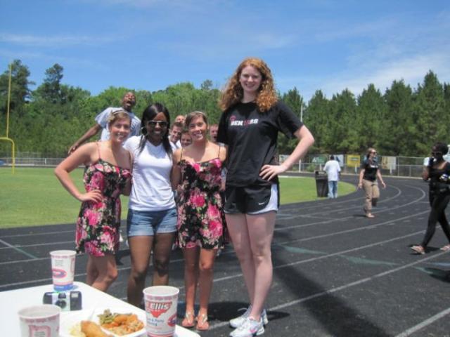 驚愕するほど背が高い、お姉さんたちの写真