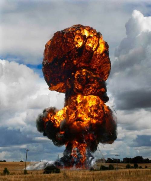 大爆発の瞬間を捉えた写真