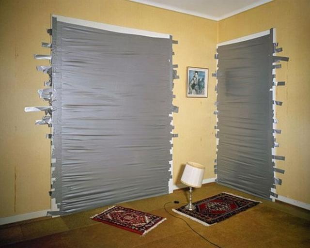強引すぎて面白い日曜大工の道具を使い回す写真