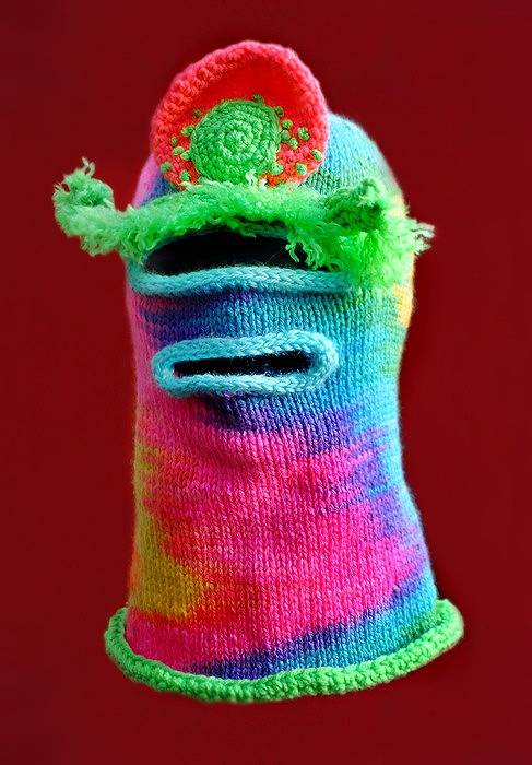 ニットの帽子の編みマスクがカオス