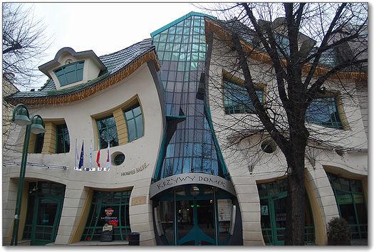  奇妙な建造物の画像