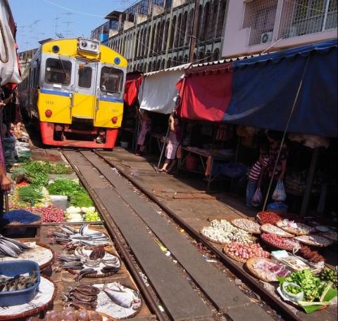 タイの「危険すぎる」と言われる鉄道市場